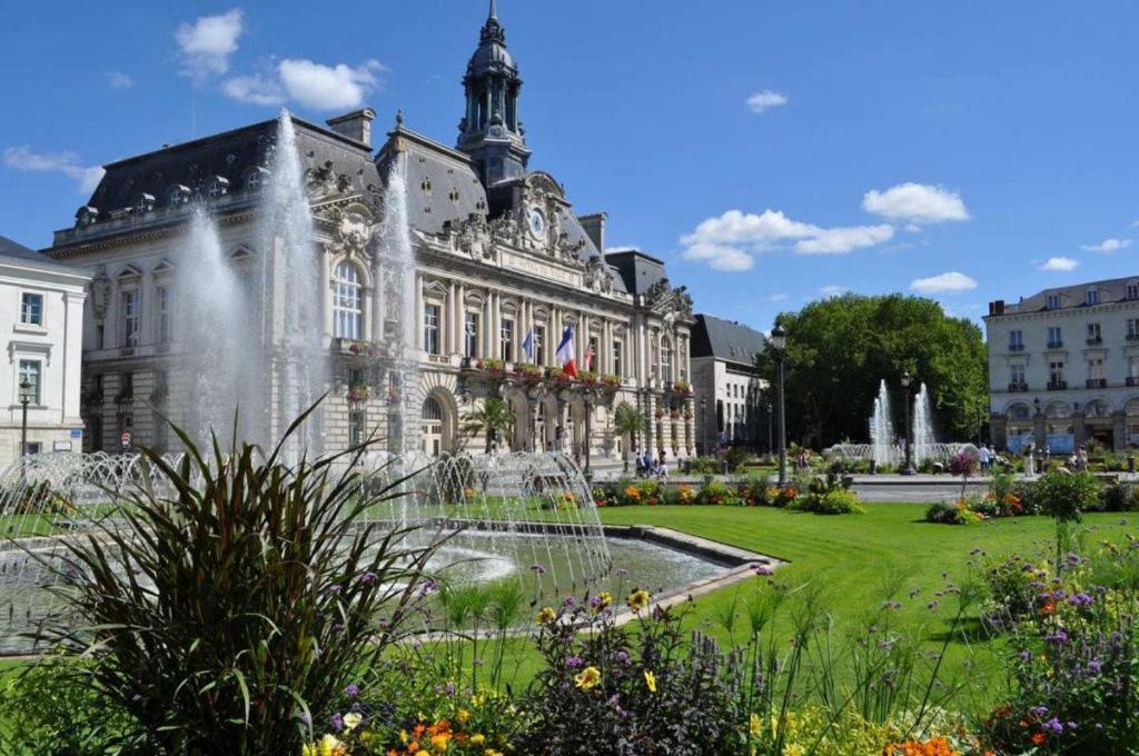 Cygne Jaune - Opera / Cathedrale Tours Ngoại thất bức ảnh
